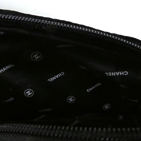 NEW CHANEL BLACK VELVET ZIP MAKEUP BAG LOGO LINED pouch - Picture 2 of 5